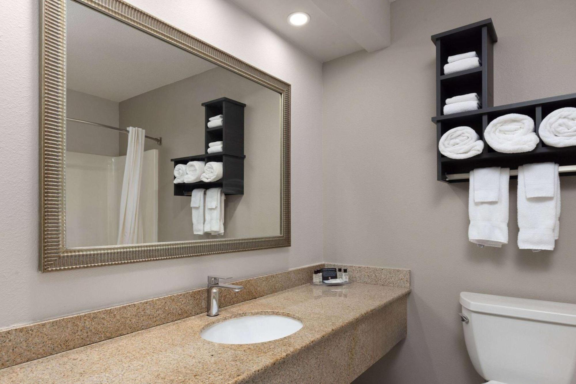 Links Bos Landen Hotel & Spa Of Pella, Trademark By Wyndham Exterior photo